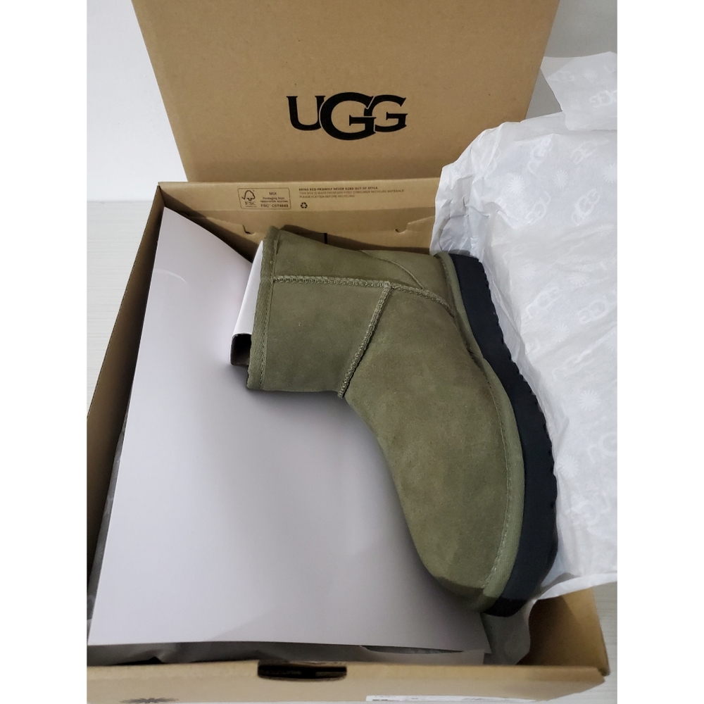 ❗️SOLD❗️Do not buy❗️UGG Australia Classic Mini Logo Sheepskin Boots - Picture 3 of 14